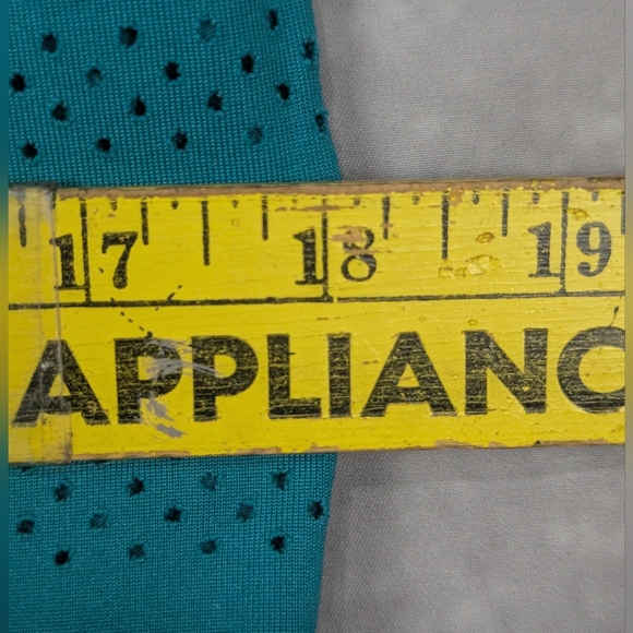 Zyia Chill Size Large Layering Long Sleeve Shirt With Mesh Holes - Picture 9 of 9